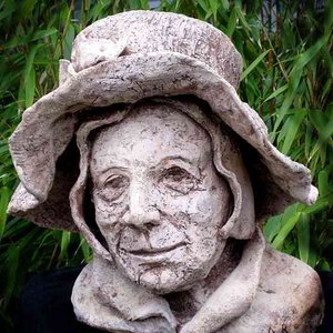 Woman with hat, stoneware, h 40 cm.